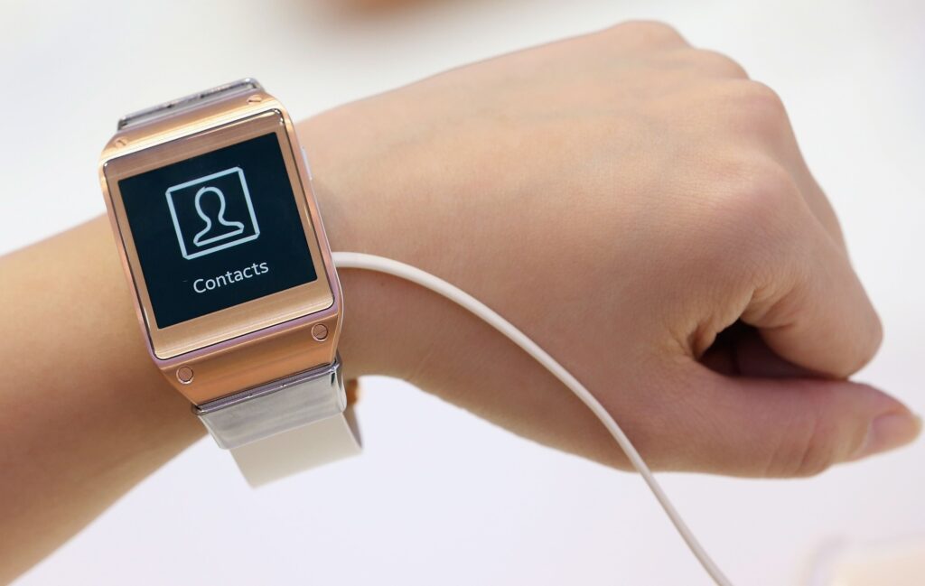 Samsung Unveils Wild Transforming Wrist Phone Concept