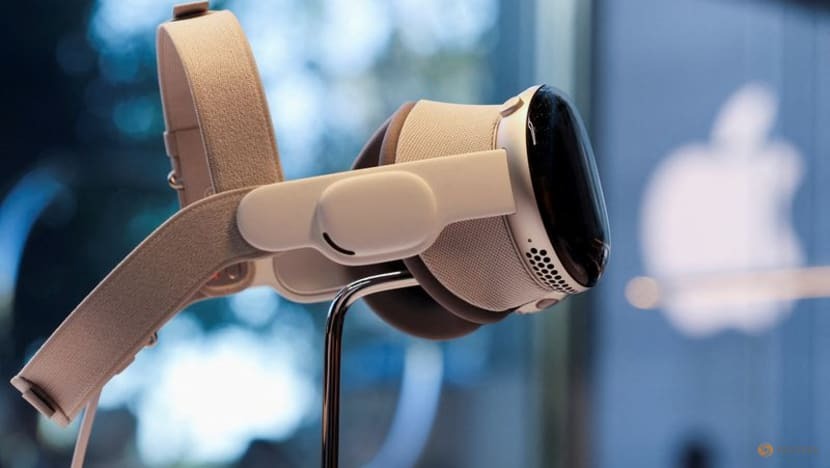 Trying Apple's Vision Pro Headset: How to Experience This Cutting-Edge Device Before Buying