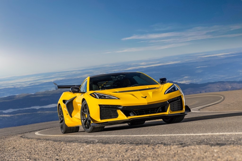 The King Returns: 2025 Chevrolet Corvette ZR1 Roars Back to Life