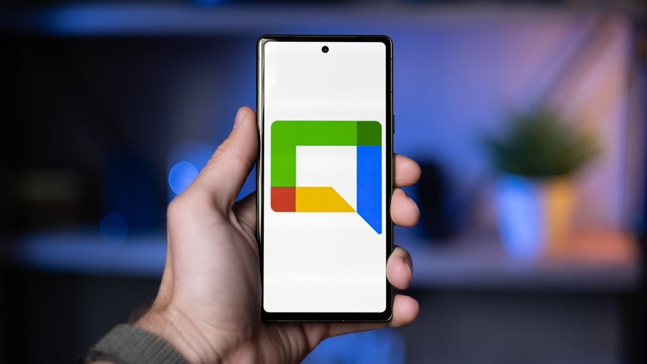 The latest update to Google Chat integrates audio huddles, powered by Google Meet