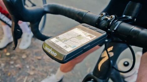 An Air Pressure Sensor Lets This Bike Computer Calculate Wind Resistance